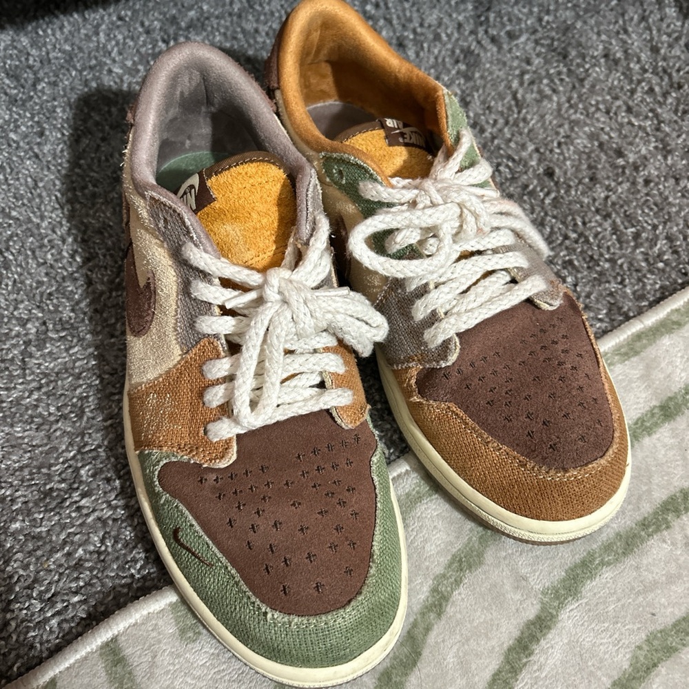 Nike Retro-Inspired Multi-Colored Sneakers with Suede Accents
